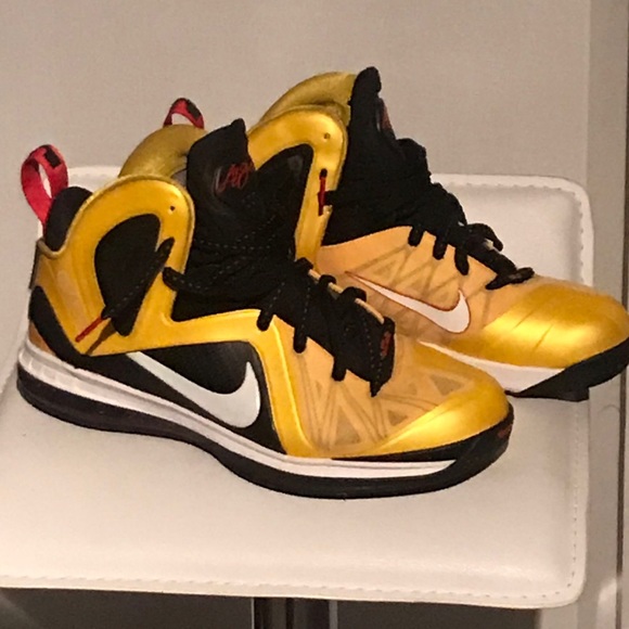 Sneakers - Picture 2 of 7